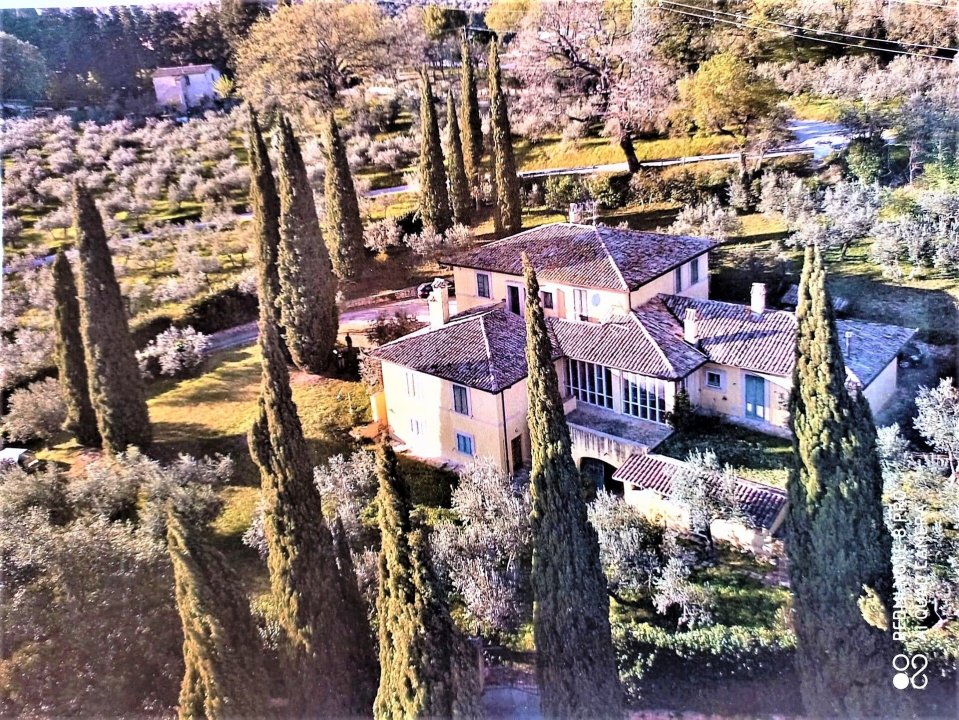 Vendita villa in città Foligno Umbria foto 1