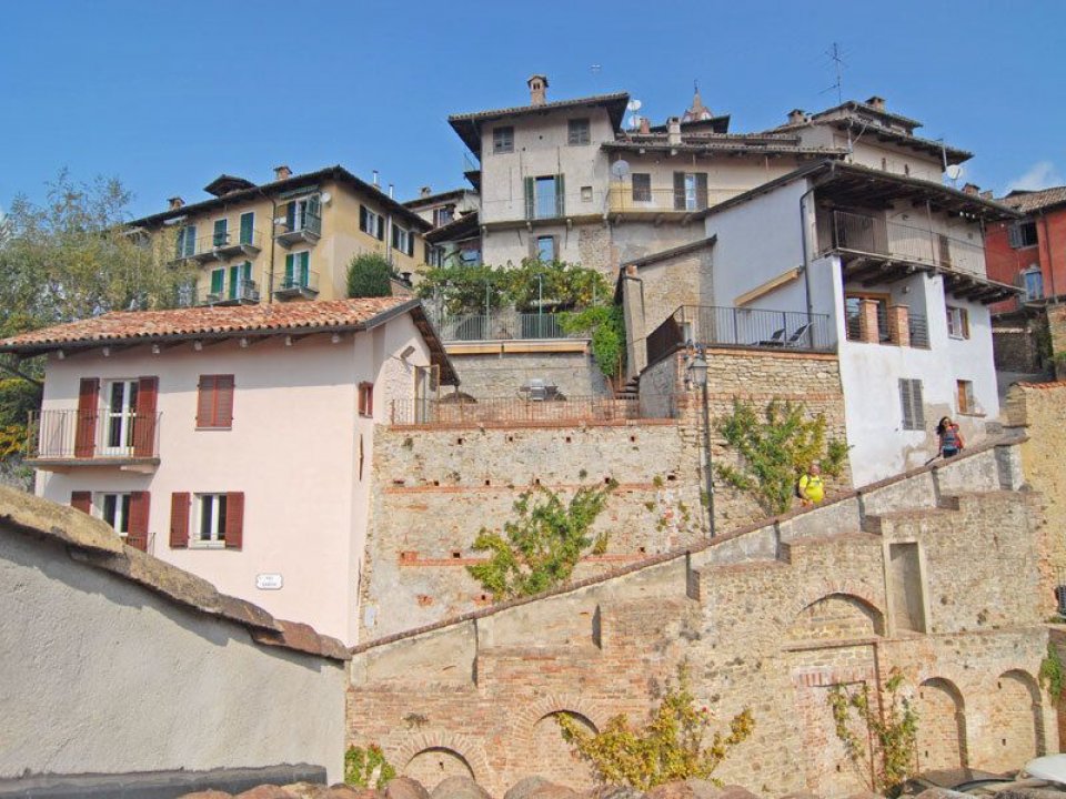 Vendita casale in zona tranquilla Monforte d´Alba Piemonte foto 1