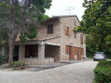 Casale Zona tranquilla Pesaro Marche