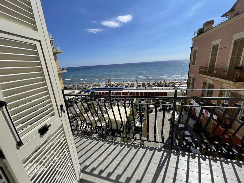Vendita appartamento sul mare Alassio Liguria foto 4