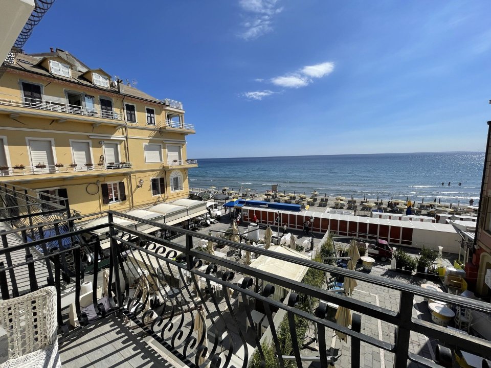 Vendita appartamento sul mare Alassio Liguria foto 1