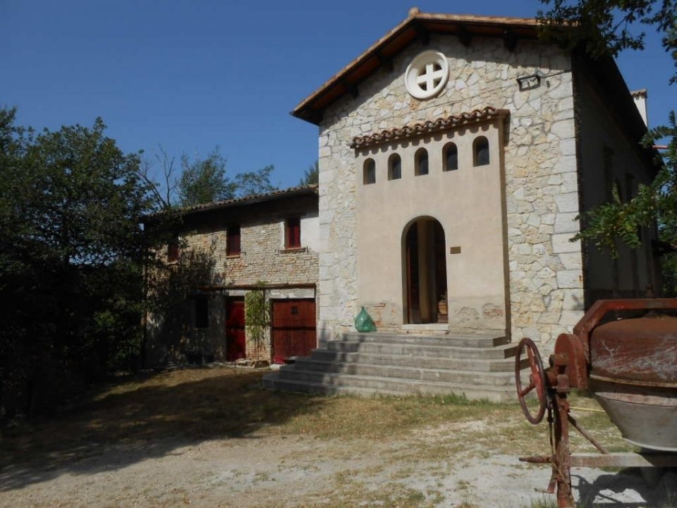 Vendita operazione immobiliare in zona tranquilla Urbino Marche foto 1