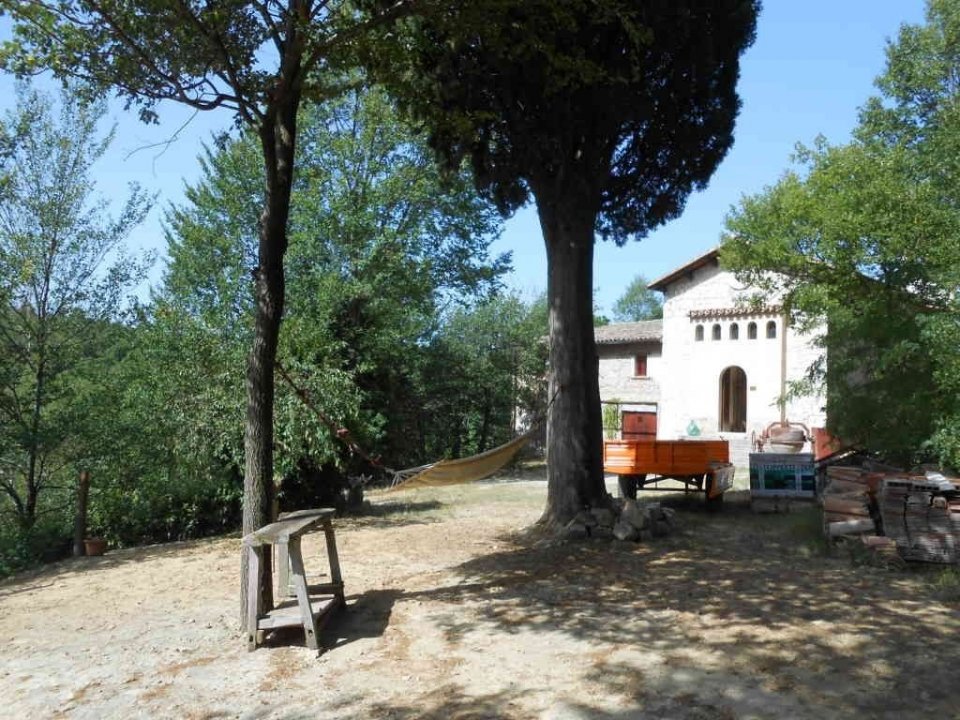 Vendita operazione immobiliare in zona tranquilla Urbino Marche foto 3