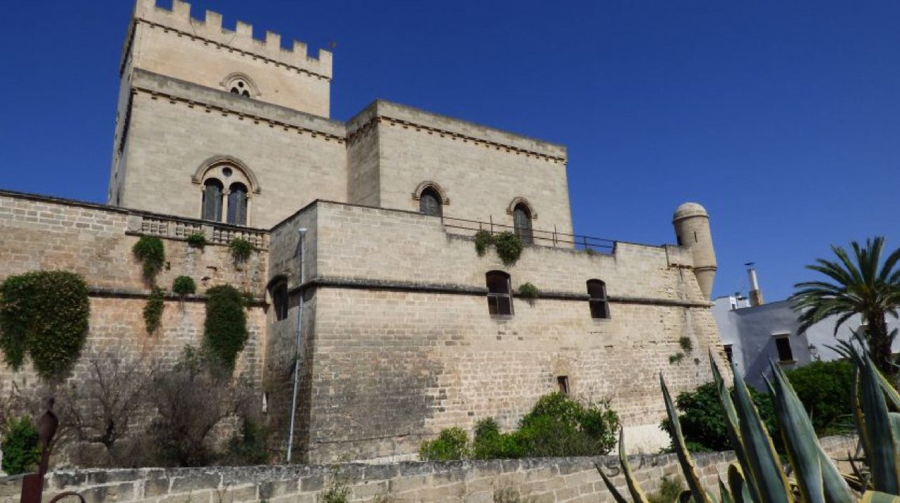 Vendita castello in città Parabita Puglia foto 3