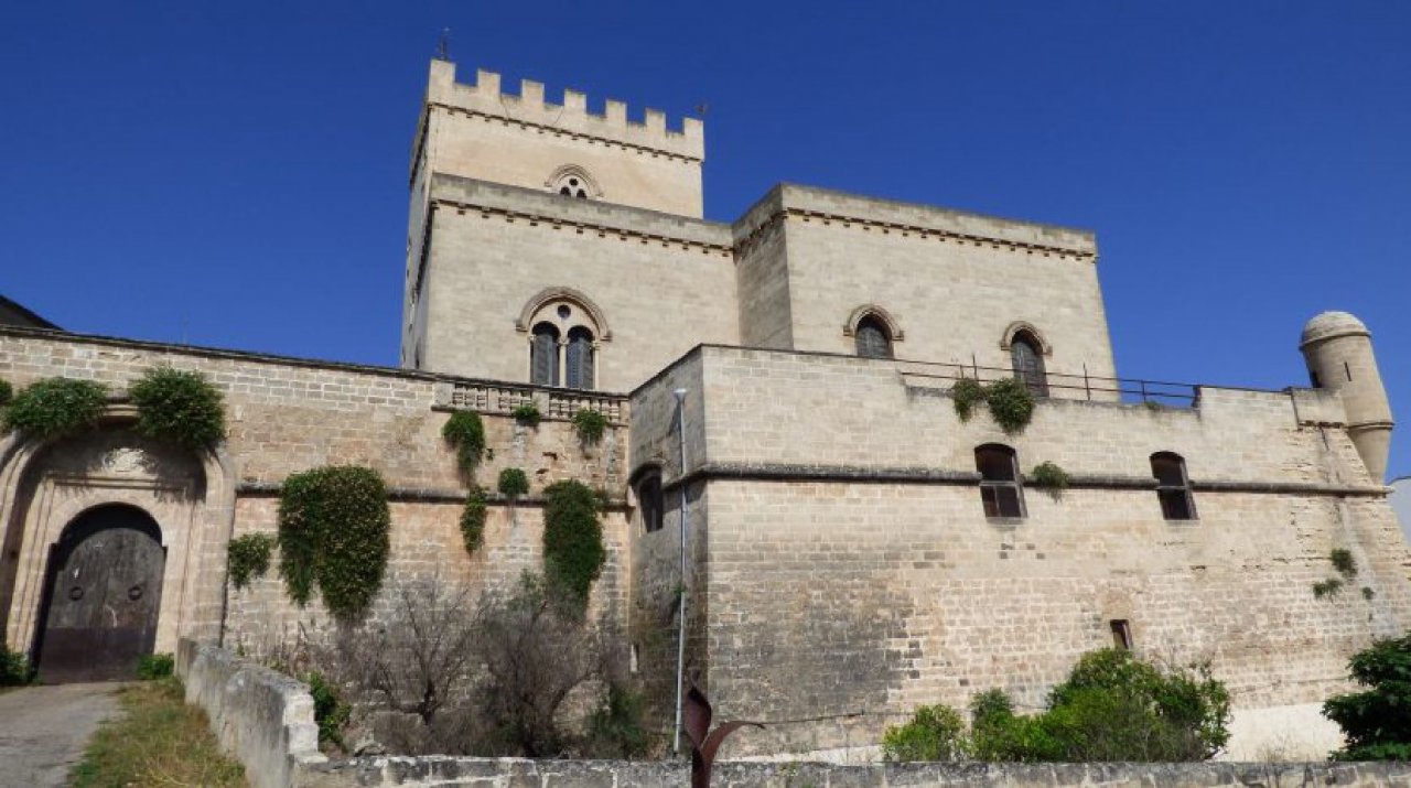 Vendita castello in città Parabita Puglia foto 5